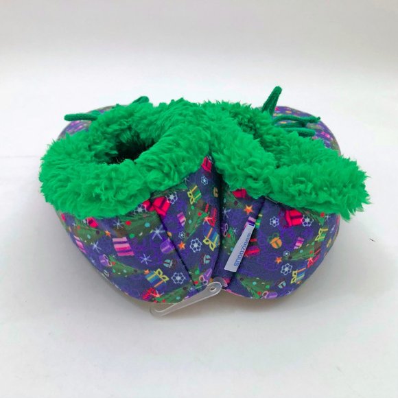 NWT Snoozies Men's Slippers Christmas Packages Design with Green Bow Large 11/12 - Picture 3 of 6